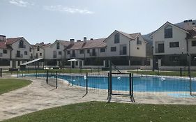 URKO Adosado 8 personas 160 m2 de terraza y piscina
